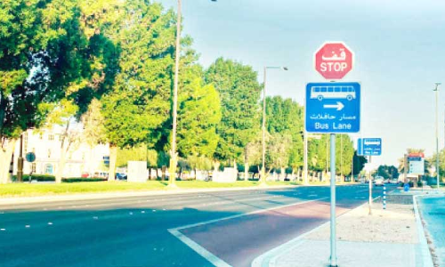 ബസ് പാതകൾ ഉപയോഗിക്കുന്ന സ്വകാര്യ വാഹനങ്ങൾക്ക്​ 400 ദിർഹം പിഴ