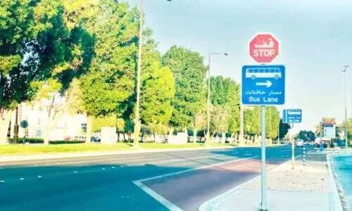 ബസ് പാതകൾ ഉപയോഗിക്കുന്ന സ്വകാര്യ വാഹനങ്ങൾക്ക്​ 400 ദിർഹം പിഴ