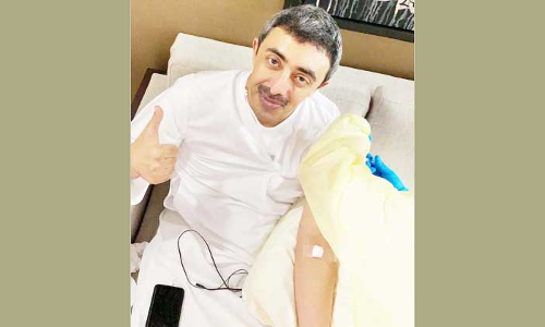 യു.എ.ഇ വിദേശകാര്യ മന്ത്രി കോവിഡ് വാക്‌സിൻ സ്വീകരിച്ചു