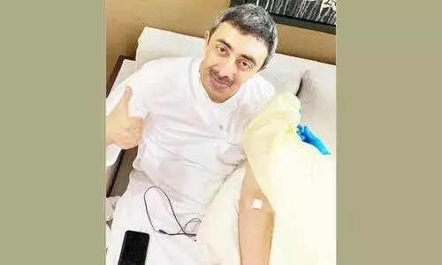 യു.എ.ഇ വിദേശകാര്യ മന്ത്രി കോവിഡ് വാക്‌സിൻ സ്വീകരിച്ചു