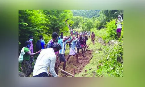 ആ​ദി​വാ​സി പ്ര​ശ്നം മ​നു​ഷ്യാ​വ​കാ​ശ പ്ര​ശ്ന​മാ​ണ്