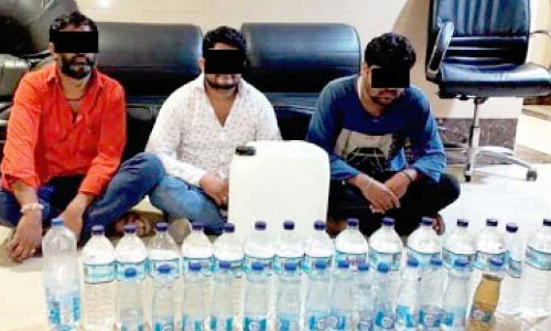 മദ്യവുമായി നാല്​ ഇന്ത്യക്കാർ പിടിയിൽ