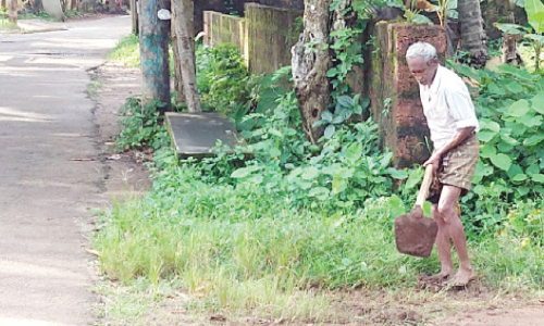 നാട് നന്നാക്കാൻ കുഞ്ഞിമൂസ ഒറ്റക്കാണ് നാട് നന്നാക്കാൻ കുഞ്ഞിമൂസ ഒറ്റക്കാണ്