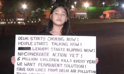 ഡൽഹിയിൽ വായു മലിനീകരണ തോത്​ ഉയരുന്നു; രാജ്​ഭവന് മുമ്പിൽ പ്രതിഷേധവുമായി ഒമ്പതുവയസുകാരി