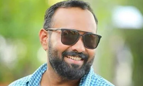 ഇടവേള ബാബു പോസിറ്റീവായ വ്യക്തിയെന്ന്; വിവാദത്തിൽ പിന്തുണയുമായി ഒമർ ലുലു