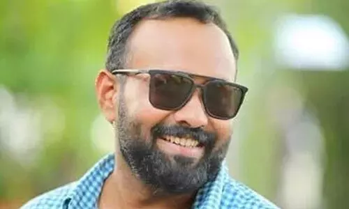 ഇടവേള ബാബു പോസിറ്റീവായ വ്യക്തിയെന്ന്; വിവാദത്തിൽ പിന്തുണയുമായി ഒമർ ലുലു