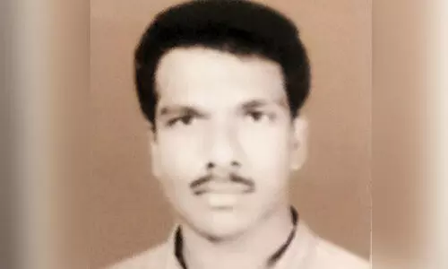 കണ്ണടയുംമുമ്പ്​ മകനെയൊന്നു കാണണം; ഈ മാതാപിതാക്കൾ കാത്തിരിക്കുന്നു