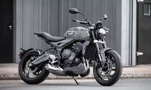 ട്രയംഫ്​ ​ട്രൈഡൻറ്​ റോഡ്​സ്​റ്റർ തയ്യാർ; ഒക്​ടോബർ 30ന്​ അവതരിക്കും