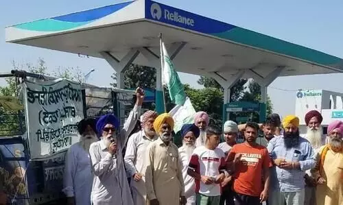 കുത്തകകളെ ബഹിഷ്കരിച്ച് പഞ്ചാബിലെ കർഷകർ; റിലയൻസ് പമ്പുകളിൽ വിൽപന ഇടിഞ്ഞു
