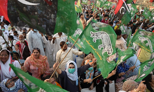 പാകിസ്താനില്‍ സര്‍ക്കാറിനെതിരെ പ്രതിപക്ഷ സഖ്യത്തിന്റെ വന്‍ പ്രതിഷേധം