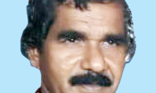 നി​ര്‍ത്തി​യി​ട്ട ച​ര​ക്ക് ലോ​റി​യി​ല്‍ പി​ക്ക​പ്പ് ഇ​ടി​ച്ച് ഒ​രാ​ള്‍ മ​രി​ച്ചു