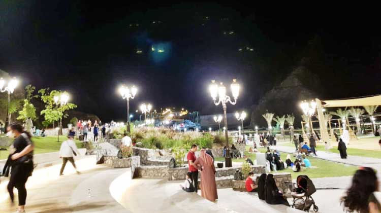 സഞ്ചാരികൾ ഒഴുകിയെത്തി ഷീസ് പാർക്ക് സഞ്ചാരികൾ ഒഴുകിയെത്തി ഷീസ് പാർക്ക്