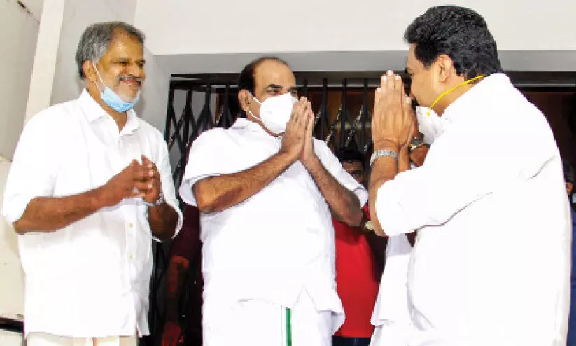 ജോ​സി​ന്​ സി.​പി.​എ​മ്മി​െൻറ പ​ച്ച​ക്കൊ​ടി