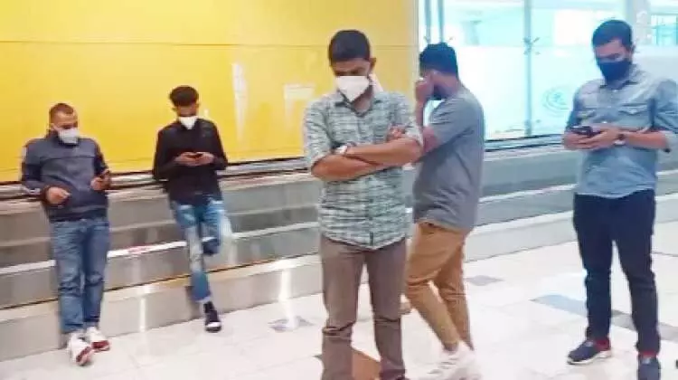 സന്ദർശക വിസയിലെത്തിയ 700ഓളം പേരെ മടക്കി അയച്ചു സന്ദർശക വിസയിലെത്തിയ 700ഓളം പേരെ മടക്കി അയച്ചു