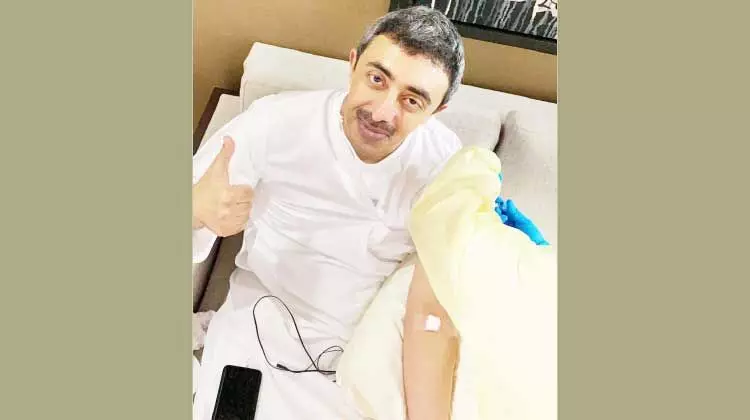 യു.എ.ഇ വിദേശകാര്യ മന്ത്രി കോവിഡ് വാക്‌സിൻ സ്വീകരിച്ചു