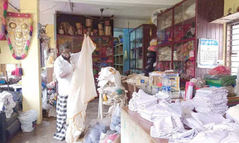 ചമയങ്ങൾക്ക്​ മാസ്​ക്​ വീണു; ചമയക്കാർ മറുവഴിയിൽ