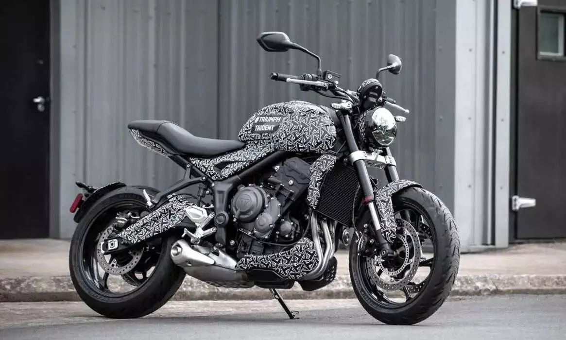 ട്രയംഫ്​ ​ട്രൈഡൻറ്​ റോഡ്​സ്​റ്റർ തയ്യാർ; ഒക്​ടോബർ 30ന്​ അവതരിക്കും