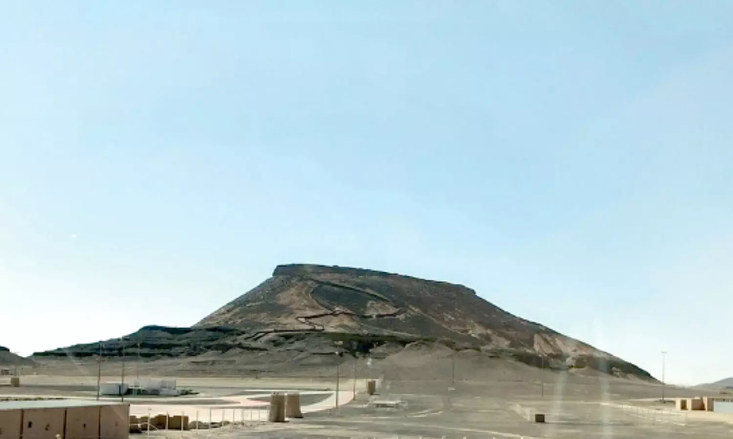 കാ​ഫി​ല​ക​ളു​ടെ ന​ഫൂ​ദ് മ​രു​ഭൂ​മി​യും ക​ട​ന്ന്