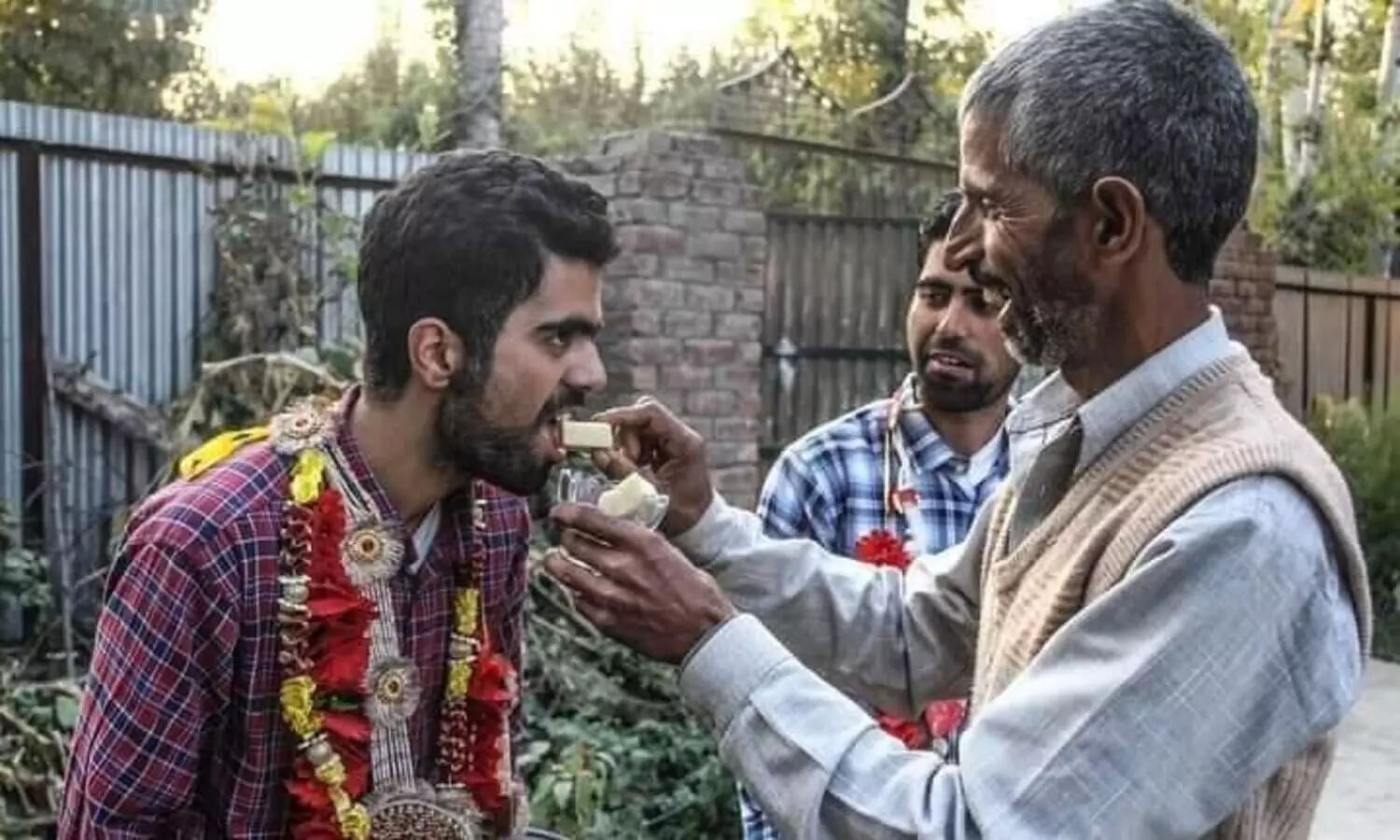 കശ്​മീരിൽനിന്ന്​ നീറ്റായി ജയിച്ച്​ ഇരട്ടസഹോദരങ്ങൾ; പൂവണിയുന്നത്​ ഈ പിതാവി​െൻറ സ്വപ്​നം