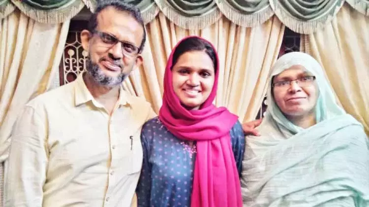 അൽ​െഎനിൽനിന്ന്​ ആയിഷക്ക്​ ആശംസകൾ