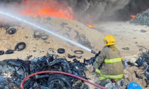 ജഹ്​റയിൽ ടയർ കൂമ്പാരത്തിൽ വൻ തീപിടിത്തം