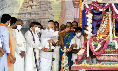 ലളിതം.. സുന്ദരം.., ദസറക്ക് ഗംഭീര തുടക്കം