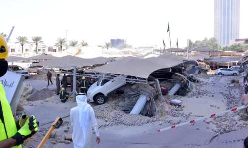 അൽഖോബാറിൽ കാർ പാർക്കിങ് ഏരിയ തകർന്നു