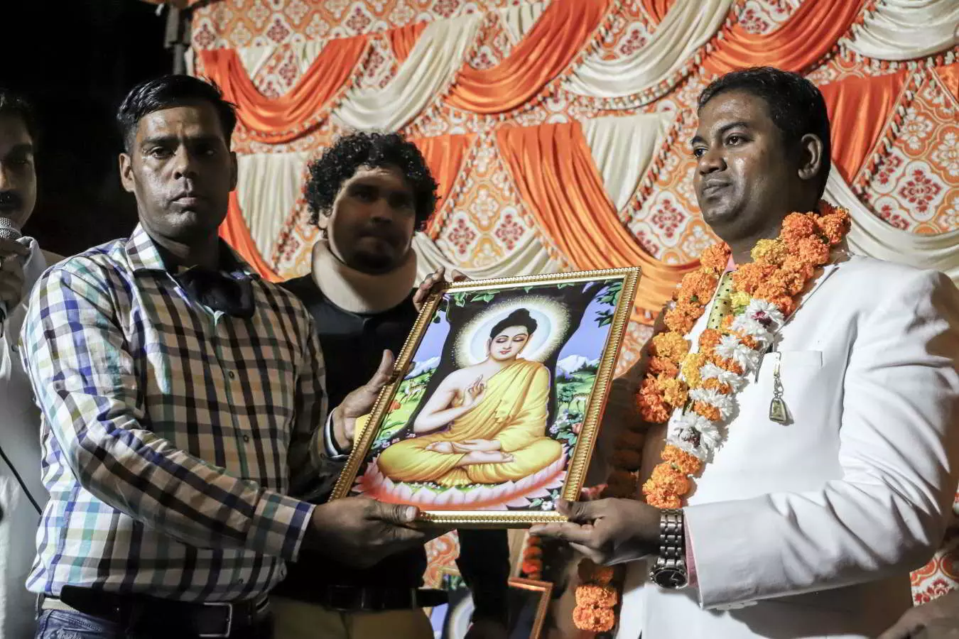 ഹാഥറസ് സംഭവത്തില്‍ പ്രതിഷേധിച്ച് വാത്മീകി വിഭാഗത്തില്‍പ്പെട്ട 236 പേര്‍ ബുദ്ധമതം സ്വീകരിച്ചു