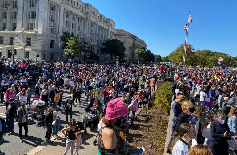 സുപ്രീംകോടതി ജസ്റ്റിസ് നിയമനം; ട്രംപിനെതിരെ വനിതകളുടെ വൻ പ്രതിഷേധം സുപ്രീംകോടതി ജസ്റ്റിസ് നിയമനം; ട്രംപിനെതിരെ വനിതകളുടെ വൻ പ്രതിഷേധം