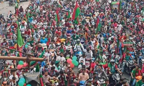 കോവിഡ്​ മറന്ന്​ ​ബഗാ​െൻറ വിക്​ടറി പരേഡ്​