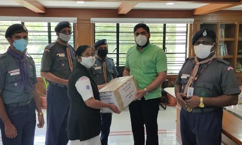 കോവിഡ്‌ അകറ്റാൻ കുട്ടിക്കൈകൾ ഒരുക്കിയത് ഒരു ലക്ഷം മാസ്കുകൾ