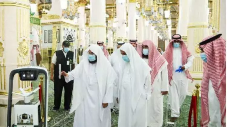 മസ്ജിദുന്നബവി അണുമുക്തമാക്കാൻ യന്തിരൻ മസ്ജിദുന്നബവി അണുമുക്തമാക്കാൻ യന്തിരൻ