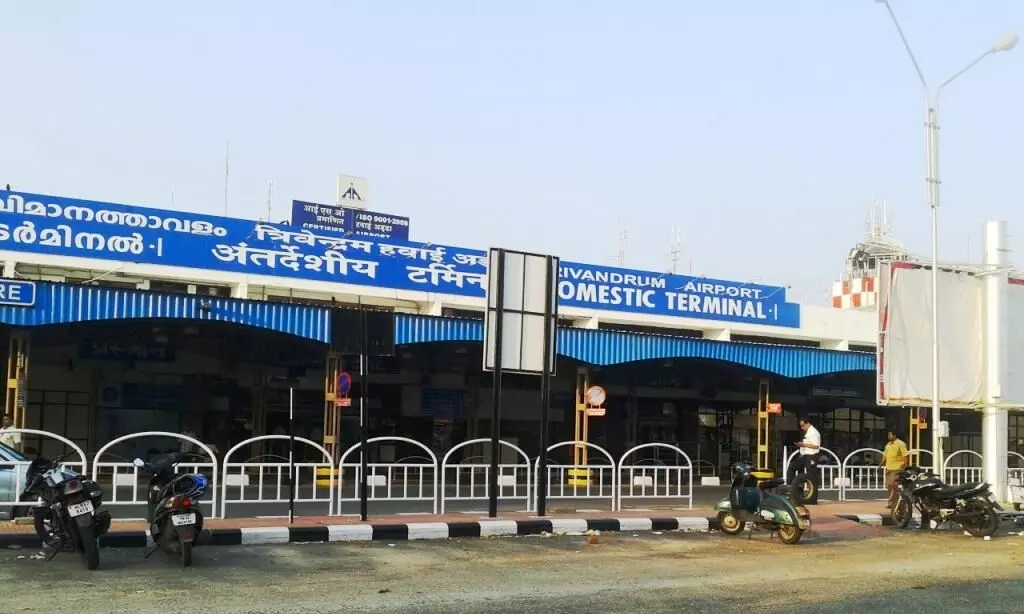 തിരുവനന്തപുരം വിമാനത്താവളം അദാനിക്ക് നൽകുന്നതിനെതിരെ സംസ്ഥാന സർക്കാർ നൽകിയ ഹരജി തള്ളി തിരുവനന്തപുരം വിമാനത്താവളം അദാനിക്ക് നൽകുന്നതിനെതിരെ സംസ്ഥാന സർക്കാർ നൽകിയ ഹരജി തള്ളി