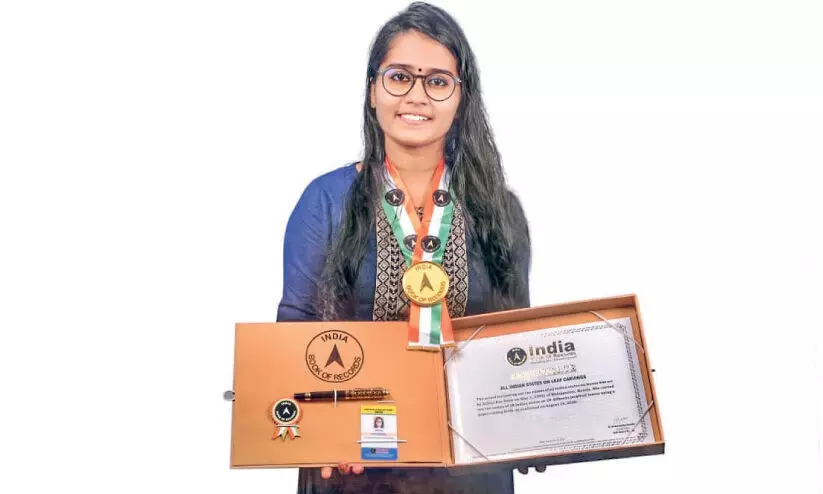 പ്ലാവിലയിൽ 28 സംസ്ഥാനങ്ങൾ; ആതിരക്ക് ഇന്ത്യൻ ബുക്ക് ഓഫ് റെക്കോഡ് പ്ലാവിലയിൽ 28 സംസ്ഥാനങ്ങൾ; ആതിരക്ക് ഇന്ത്യൻ ബുക്ക് ഓഫ് റെക്കോഡ്