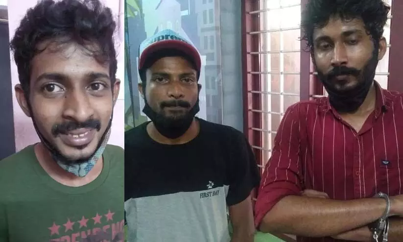 തൃശൂരില്‍ ഗുണ്ടാ ആക്രമണം; വെടിവെപ്പിൽ കട ഉടമക്ക് പരിക്ക്