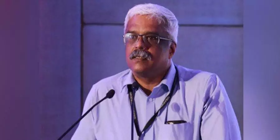 എം. ശിവശങ്കർ ആശുപത്രി വിട്ടു എം. ശിവശങ്കർ ആശുപത്രി വിട്ടു