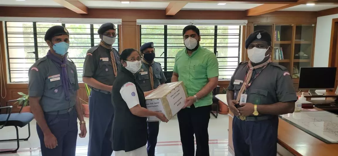 കോവിഡ് അകറ്റാൻ കുട്ടിക്കൈകൾ ഒരുക്കിയത് ഒരു ലക്ഷം മാസ്കുകൾ കോവിഡ് അകറ്റാൻ കുട്ടിക്കൈകൾ ഒരുക്കിയത് ഒരു ലക്ഷം മാസ്കുകൾ