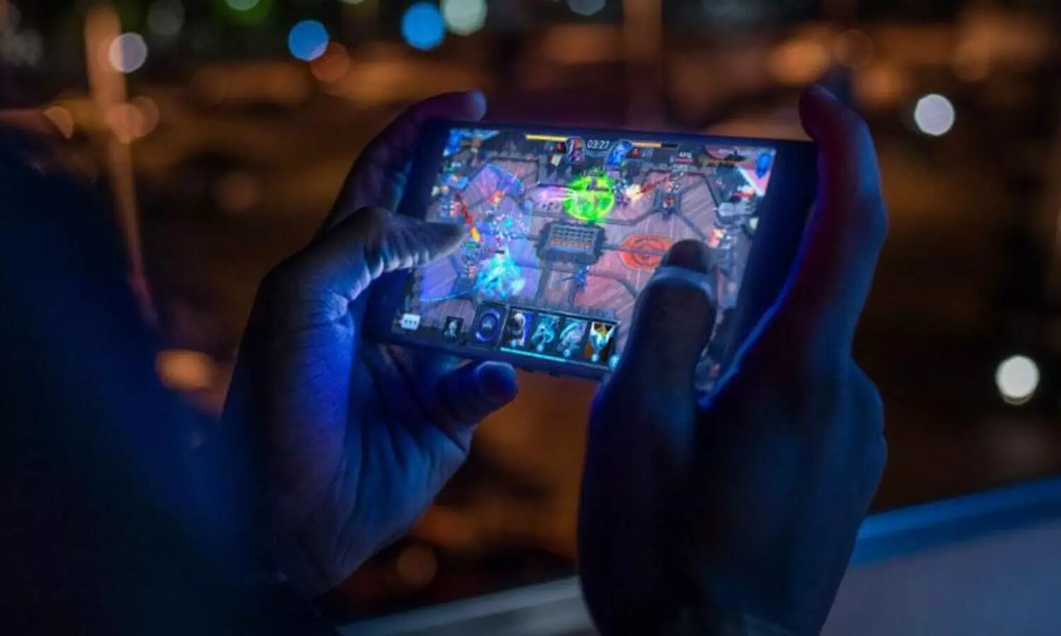 കുട്ടികളുടെ മൊബൈലുകളിലെ മരണക്കളികൾ: തടയാൻ​ സേവനദാതാക്കളുമായി ചർച്ച ചെയ്യുമെന്ന്​ മുഖ്യമന്ത്രി