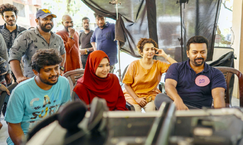 ഹ​ലാ​ല്‍ സ്നേ​ഹ​ക​ഥ; ഇ​സ്​​ലാ​മോ​ഫോ​ബി​യ കാ​ല​ത്തെ ലാ​വ​ണ്യ​സ​ന്ദേ​ഹ​ങ്ങ​ള്‍