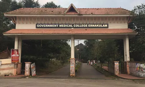 മെഡി. കോളജ്​ ആശുപത്രിയിൽ അശ്രദ്ധമൂലം കോവിഡ്​ മരണം: സ​ന്ദേശമയച്ച നഴ്​സിങ്​ ഒാഫിസർക്ക്​ സസ്​പെൻഷൻ