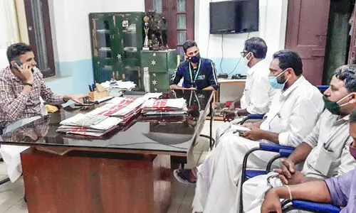 ദാസ്യവേല: ഡി.എഫ്.ഒയെ സി.പി.ഐ ഉപരോധിച്ചു