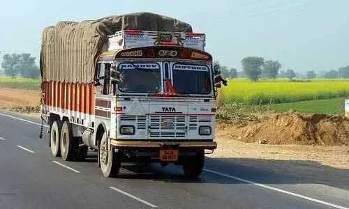 ഇതൊരു പെരുങ്കള്ളൻ; ട്രക്ക് മോഷണകേസിൽ ജാമ്യത്തിലിറങ്ങിയ പ്രതി സ്റ്റേഷൻ വളപ്പിൽ നിന്ന് അതേ ട്രക്കുമായി സ്ഥലംവിട്ടു