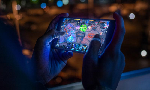 കുട്ടികളുടെ മൊബൈലുകളിലെ മരണക്കളികൾ: തടയാൻ സേവനദാതാക്കളുമായി ചർച്ച ചെയ്യുമെന്ന് മുഖ്യമന്ത്രി കുട്ടികളുടെ മൊബൈലുകളിലെ മരണക്കളികൾ: തടയാൻ സേവനദാതാക്കളുമായി ചർച്ച ചെയ്യുമെന്ന് മുഖ്യമന്ത്രി