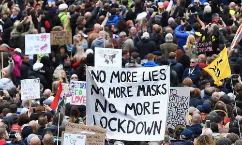 കോവിഡ് മരണം കുതിച്ചുയരുന്നതിനിടെ ലണ്ടനില്‍ വീണ്ടും മാസ്‌ക് വിരുദ്ധ പ്രക്ഷോഭം