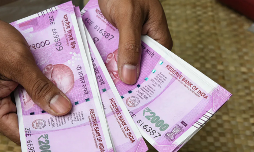 ഉയർന്ന പലിശയും മറ്റ്​ ചാർജുകളും; കോവിഡ്​ കാലത്തും ഉപഭോക്​താക്കളെ പിഴിഞ്ഞ്​ ബാങ്കുകൾ