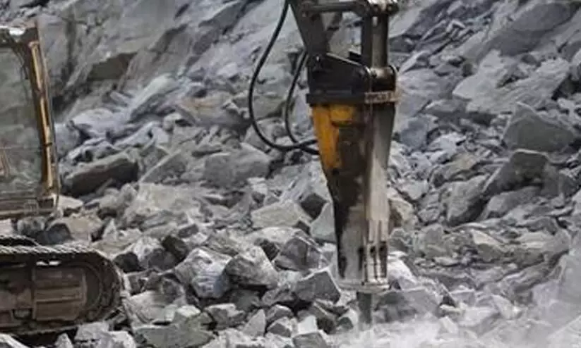 ക്വാറി ലോബിക്ക് നിരന്തര ശല്യമായി; കൂടരഞ്ഞി വില്ലേജ് ഓഫിസറെ മാറ്റി