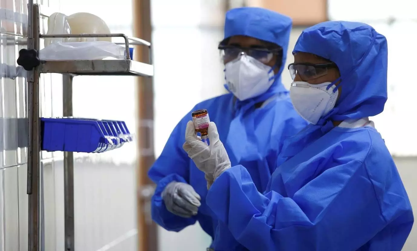 സംസ്ഥാനത്ത് ഇന്ന് 2212 പേർക്ക് കോവിഡ്; 5037 പേർക്ക് രോഗമുക്തി, ടെസ്റ്റ് പോസിറ്റിവിറ്റി 5.81 സംസ്ഥാനത്ത് ഇന്ന് 2212 പേർക്ക് കോവിഡ്; 5037 പേർക്ക് രോഗമുക്തി, ടെസ്റ്റ് പോസിറ്റിവിറ്റി 5.81