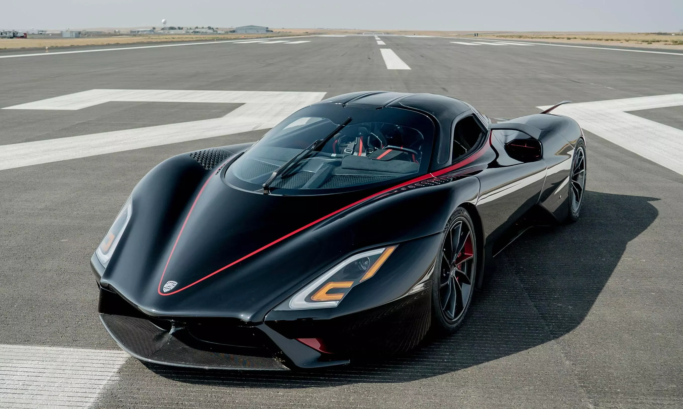 വേഗതയുടെ പുതിയ തമ്പുരാൻ ഇനി എസ്.എസ്.സി ട്യൂടാറ; നിരത്തിൽ പറന്നത് 508 Km/h ൽ വേഗതയുടെ പുതിയ തമ്പുരാൻ ഇനി എസ്.എസ്.സി ട്യൂടാറ; നിരത്തിൽ പറന്നത് 508 Km/h ൽ