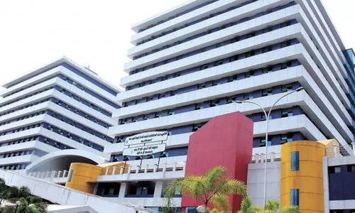 14 നില കെട്ടിടമേ, വല്ലാത്ത ഒരവസ്ഥയാണ്​ നി​േൻറത്