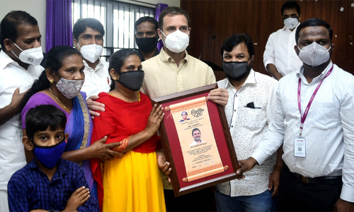 ഇരുട്ടുപരന്ന വഴിയിൽ നിഷക്ക്​ വെളിച്ചമായി അക്ഷരവീട്; രാഹുൽ ഗാന്ധി സമർപ്പിച്ചു